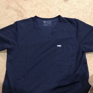 Men’s figs scrub top